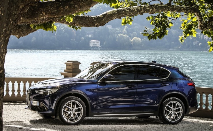 2020 Alfa Romeo Stelvio 2.0 4x4 280 HP AT Boot Space