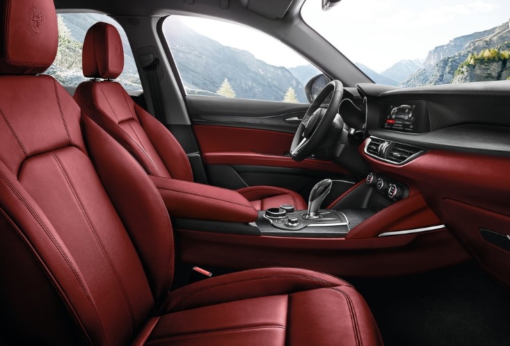 2018 Alfa Romeo Stelvio 2.0 280 HP AT Boot Space