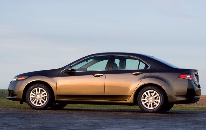 2013 Honda Accord 2.0 156 dimensions with length, width and height