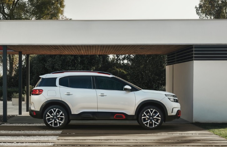 2021 Citroen C5 Aircross 1.6 PureTech 180 dimensions with length, width and height