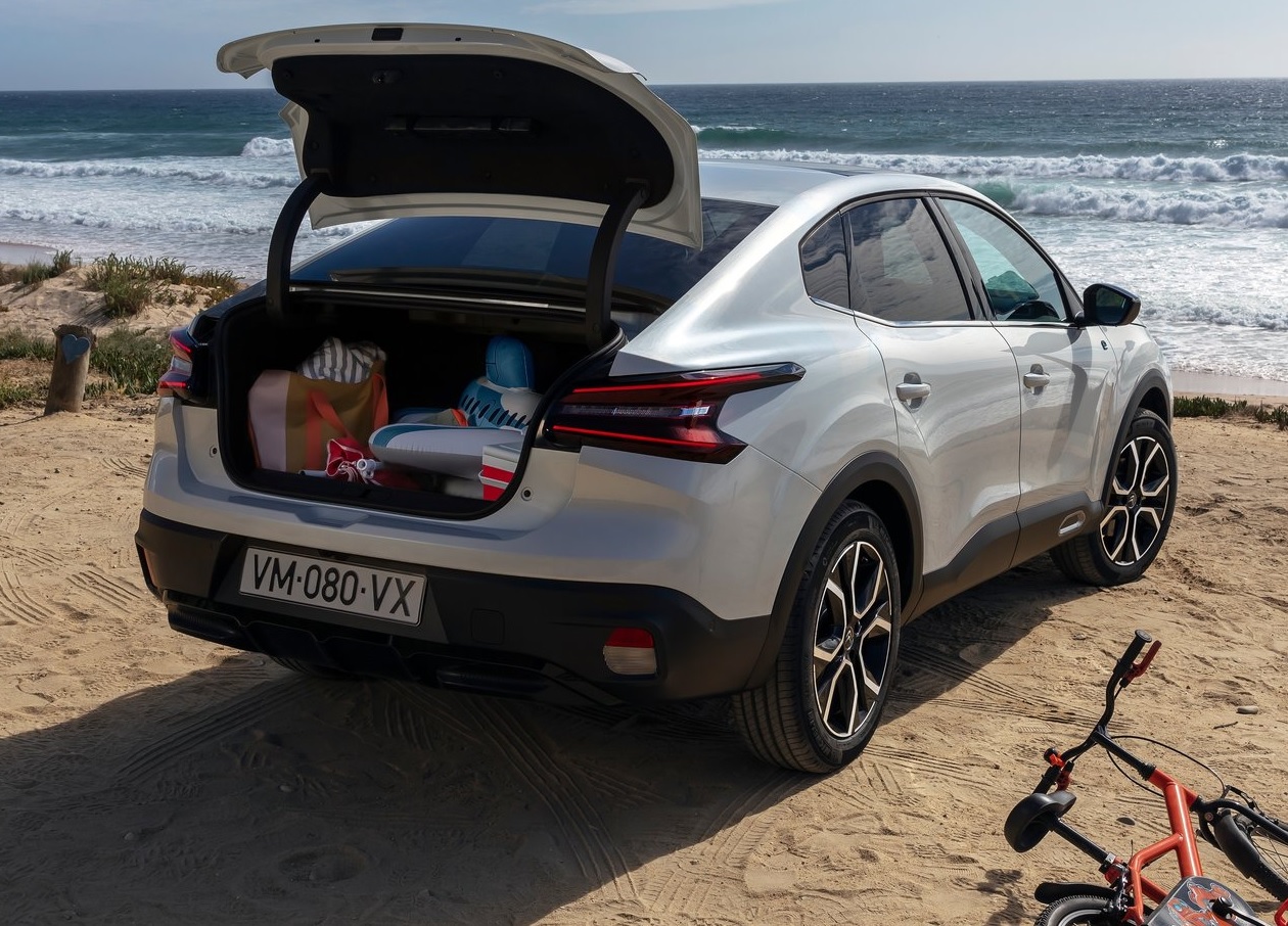 2024 Citroen C4 X 1.2 PureTech 130 dimensions with length, width and height