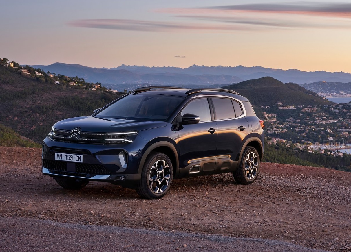 2023 Citroen C5 Aircross 1.6 PureTech 180 dimensions with length, width and height