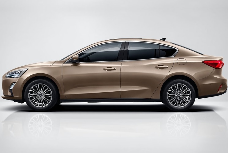 2021 Ford Focus 1.5  123 dimensions with length, width and height