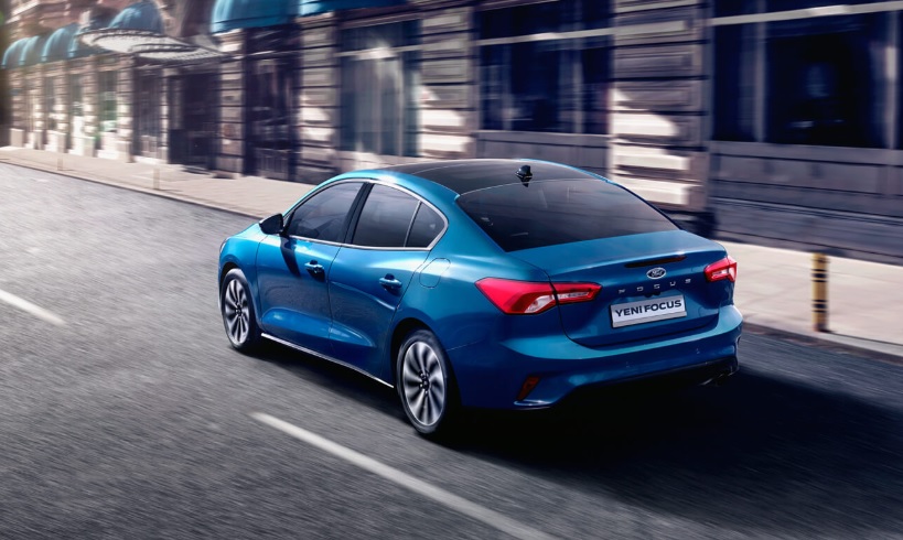 2019 Ford Focus 1.5 TDCI 120 dimensions with length, width and height