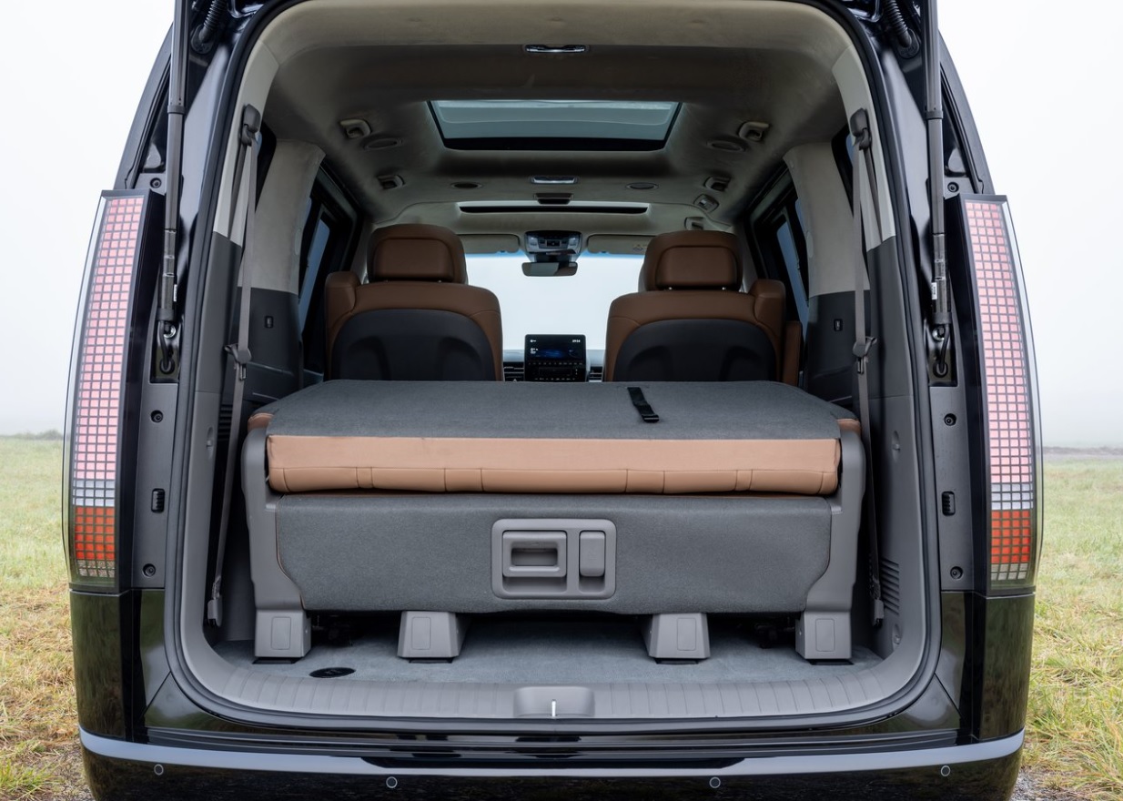2022 Hyundai Staria 2.2 CRDi 177 dimensions with length, width and height