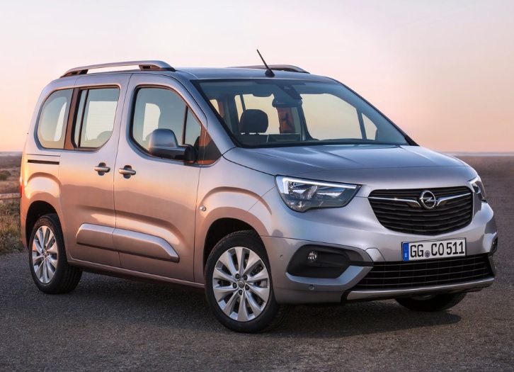 2022 Opel Combo 1.5 Diesel 130 HP AT8 Boot Space