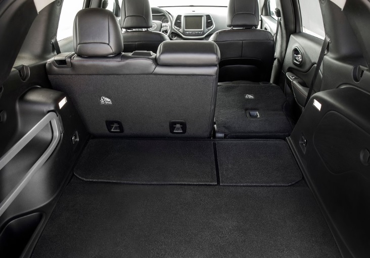 2016 Jeep Cherokee 2.0 AWD 170 HP 9ATX Boot Space