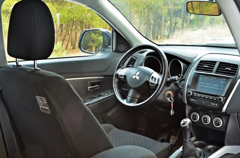 2019 Mitsubishi ASX 1.6 117 dimensions with length, width and height