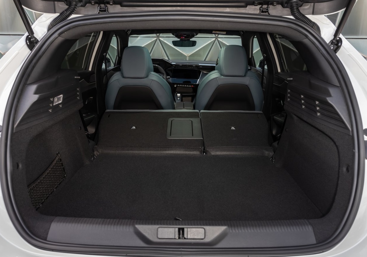 2024 Peugeot 308 1.2 PureTech 130 dimensions with length, width and height