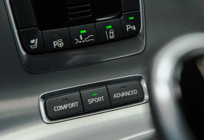 2017 Volvo S60 2.0 D4 190 dimensions with length, width and height