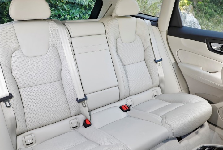 2021 Volvo XC60 2.0 T8 EAWD 303 HP Geartronic Boot Space