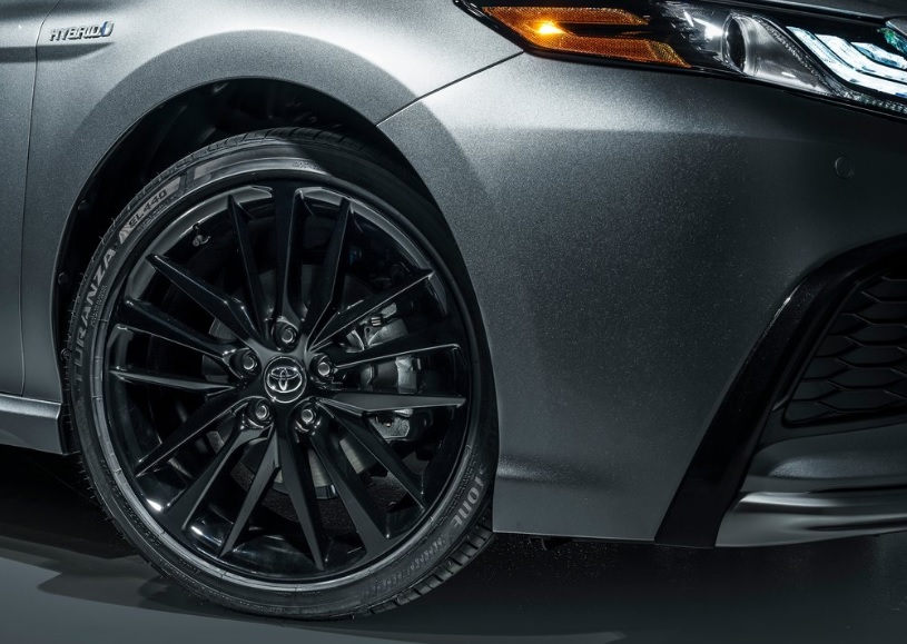 2022 Toyota Camry 2.5 Hybrid 218 dimensions with length, width and height