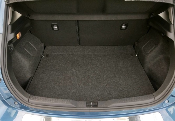 2017 Toyota Auris 1.4 D 4D 90 HP Manual Boot Space
