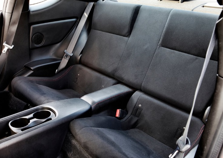 2016 Toyota GT 86 2.0 200 dimensions with length, width and height