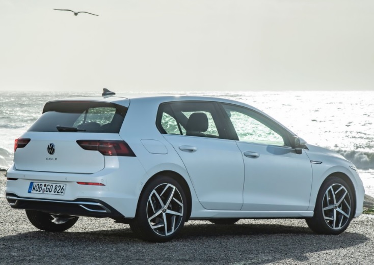 2022 Volkswagen Golf 1.5 eTSI 150 dimensions with length, width and height