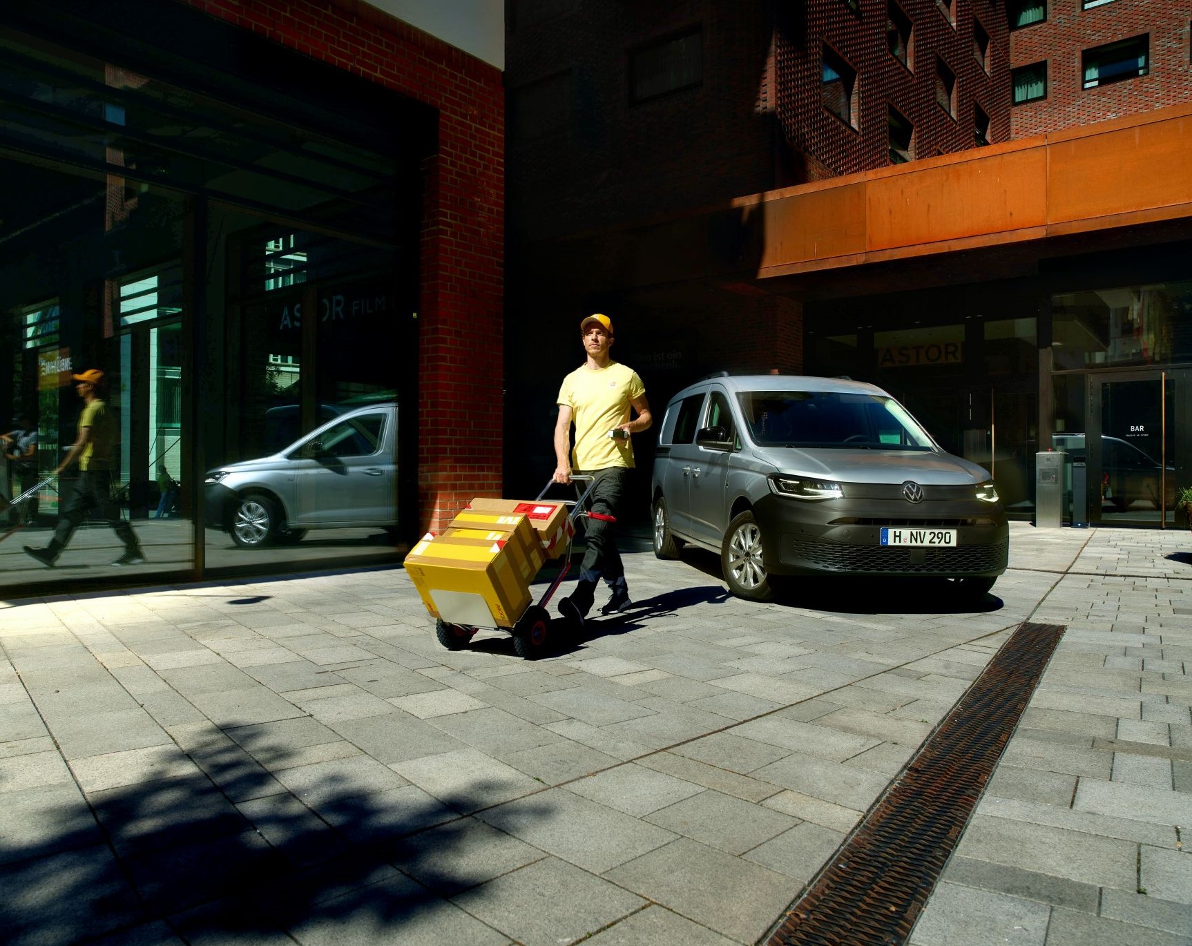 2023 Volkswagen Caddy 2.0 TDI 122 dimensions with length, width and height