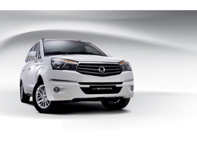 2016 Ssangyong Rodius 2.0D 4x2 155 dimensions with length, width and height