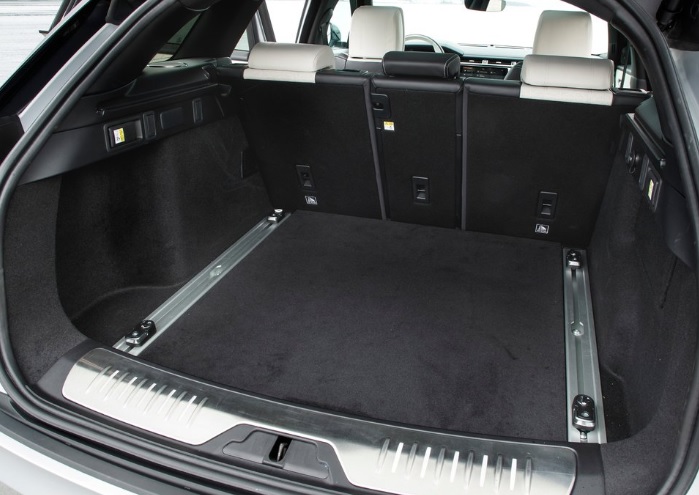 2019 Land Rover Velar 2.0 180 D180 dimensions with length, width and height