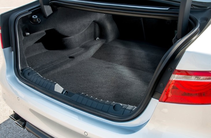 2018 Jaguar XF 2.0 D 180 dimensions with length, width and height