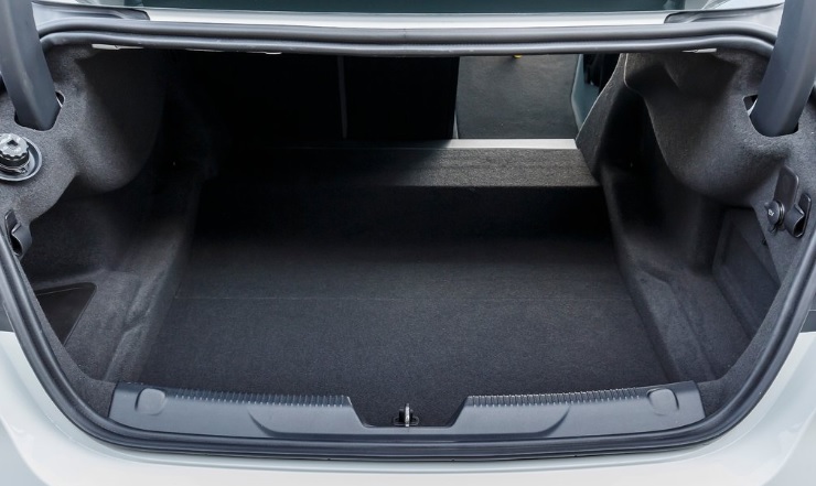 2019 Jaguar XE 2.0 180 dimensions with length, width and height