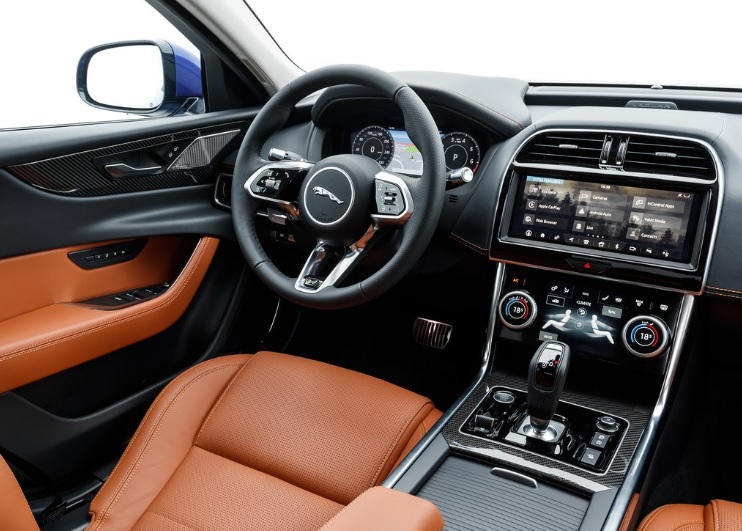 2020 Jaguar XE 2.0 D180 180 HP AT Boot Space