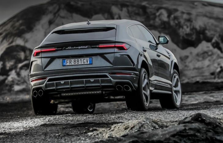 2018 Lamborghini Urus 4.0 V8 650 dimensions with length, width and height