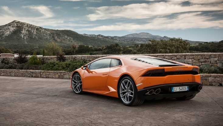 2014 Lamborghini Huracan 5.2 610 dimensions with length, width and height