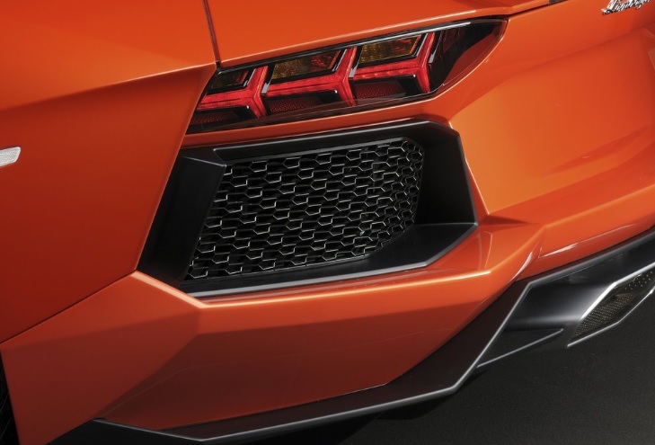2014 Lamborghini Aventador 6.5 V12 700 dimensions with length, width and height