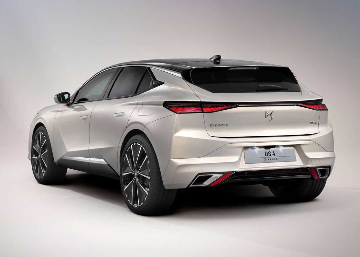 2023 DS DS 4 1.6 PureTech 225 dimensions with length, width and height