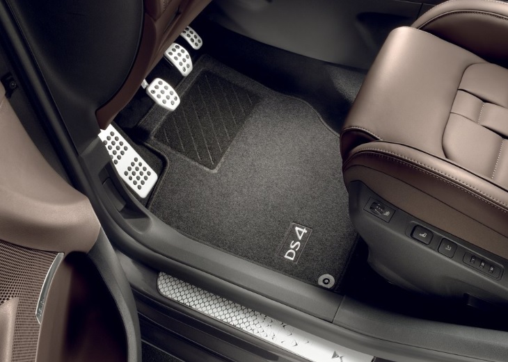 2017 DS DS 4 1.6 BlueHDi 120 dimensions with length, width and height