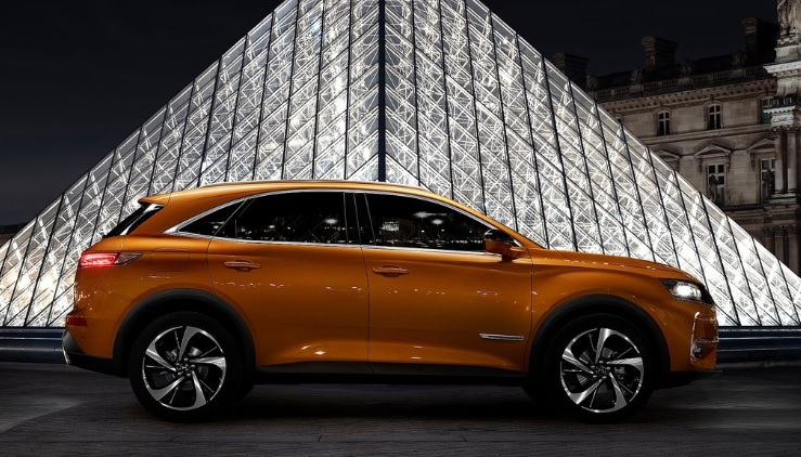 2022 DS DS 7 Crossback 1.6 PureTech 225 dimensions with length, width and height