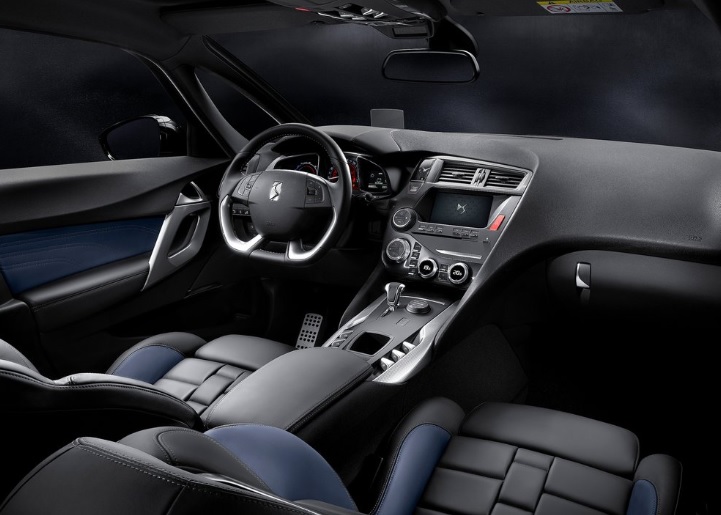 2017 DS DS 5 1.6 BlueHDI 120 HP EAT6 Boot Space