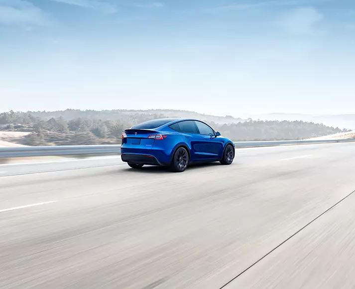 2024 Tesla Model Y 75 kWh 351 dimensions with length, width and height