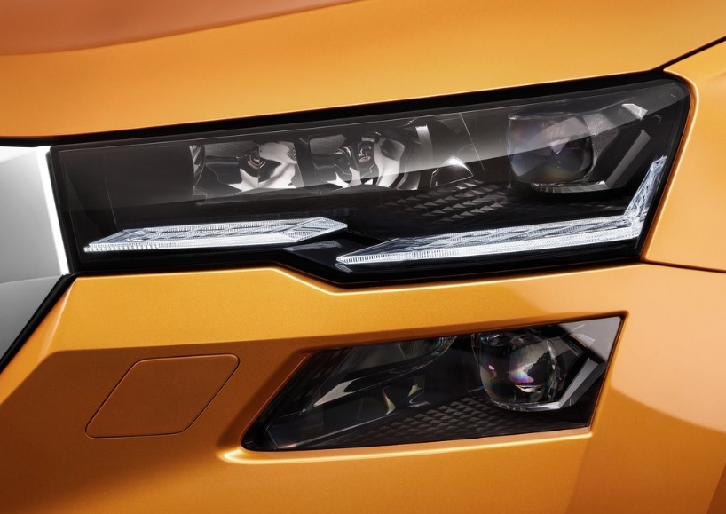 2022 Skoda Karoq 1.5 TSI 150 dimensions with length, width and height