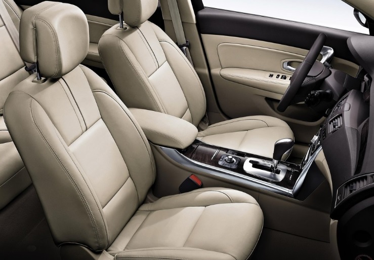 2016 Renault Latitude 1.5 dCi 110 dimensions with length, width and height