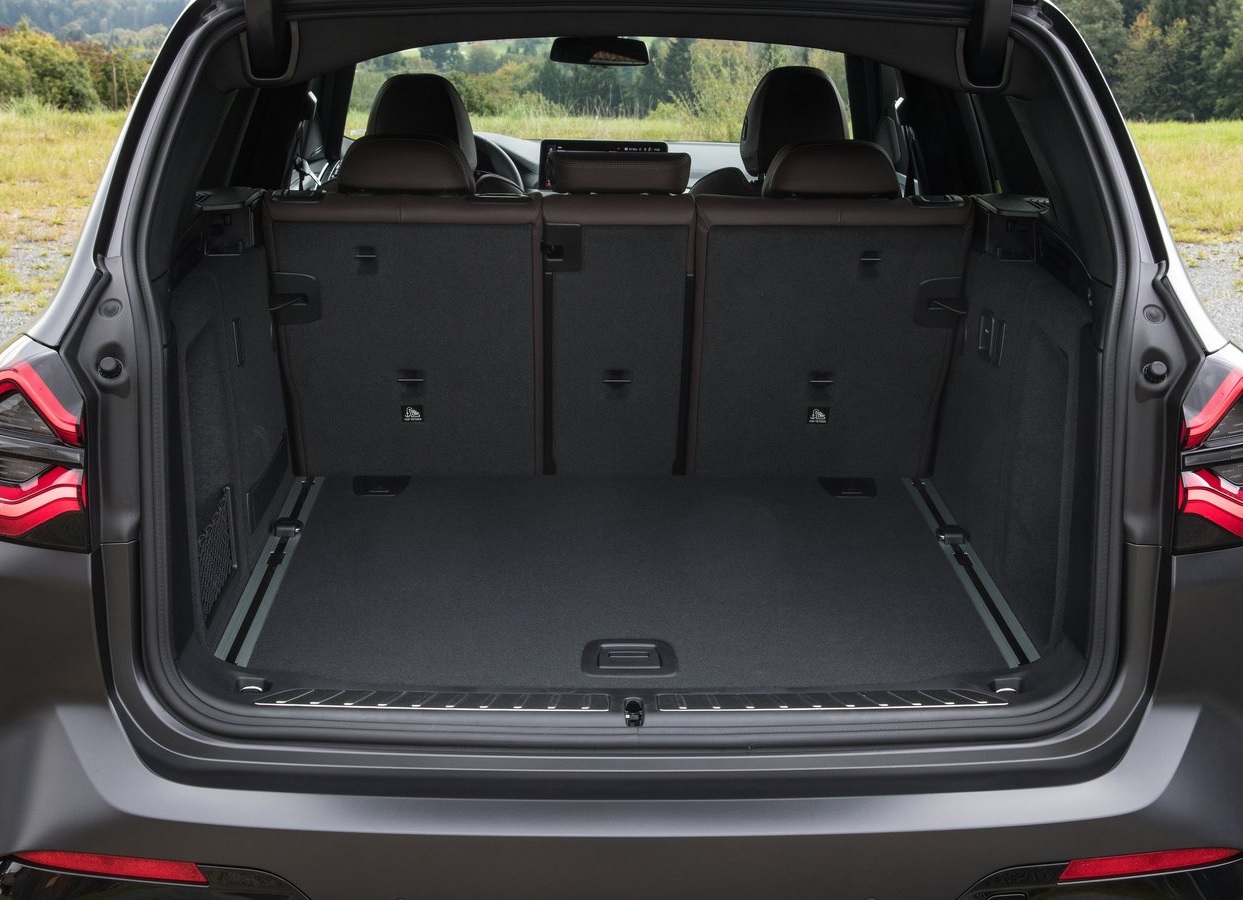 2024 BMW X3 1.6 sDrive20i 170 dimensions with length, width and height