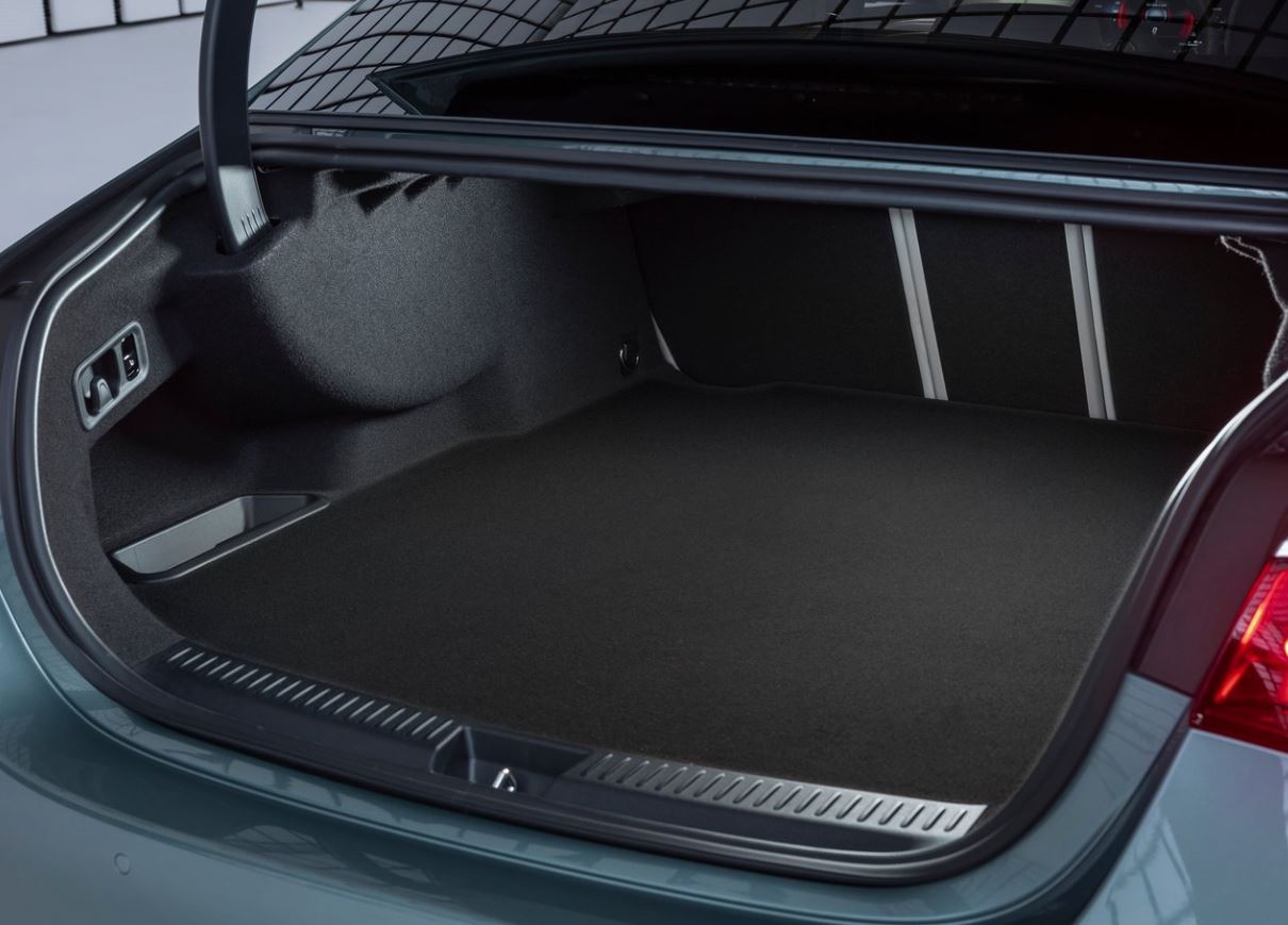 2024 Mercedes E Series E220d 2.0 197 dimensions with length, width and height