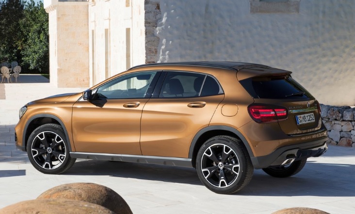 2018 Mercedes GLA Series 180d 1.5 109 dimensions with length, width and height