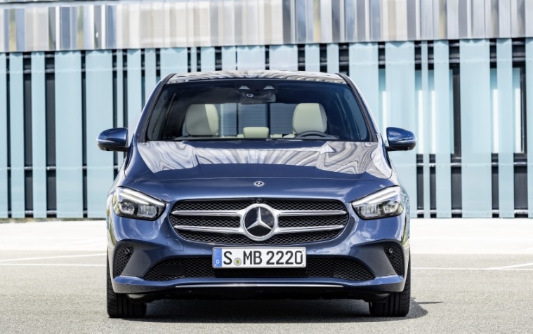 2021 Mercedes B Series B180 1.3 136 dimensions with length, width and height