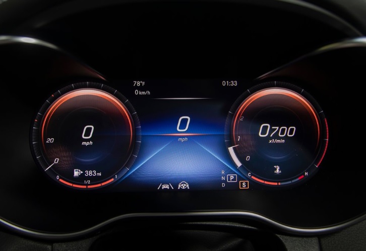 2021 Mercedes GLC 200 2.0 197 dimensions with length, width and height