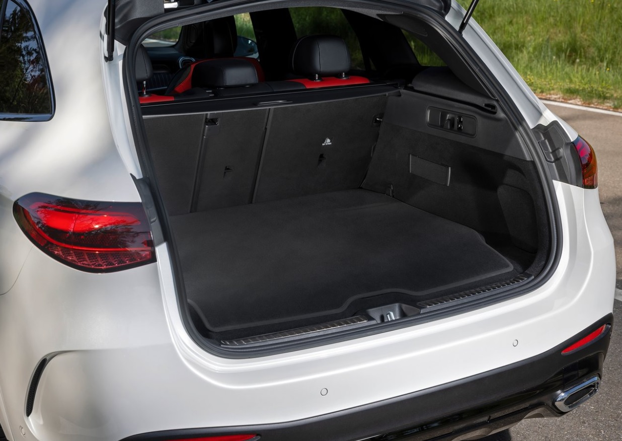 2023 Mercedes GLC 220d 2.0 197 HP 9G-Tronic Boot Space